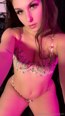 Leah Gotti OnlyFans слив фото 15 OnlyFans 2026
